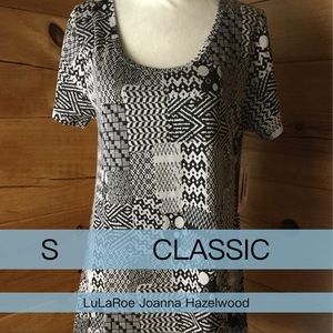 NWT Small Black & White LuLaRoe Classic T